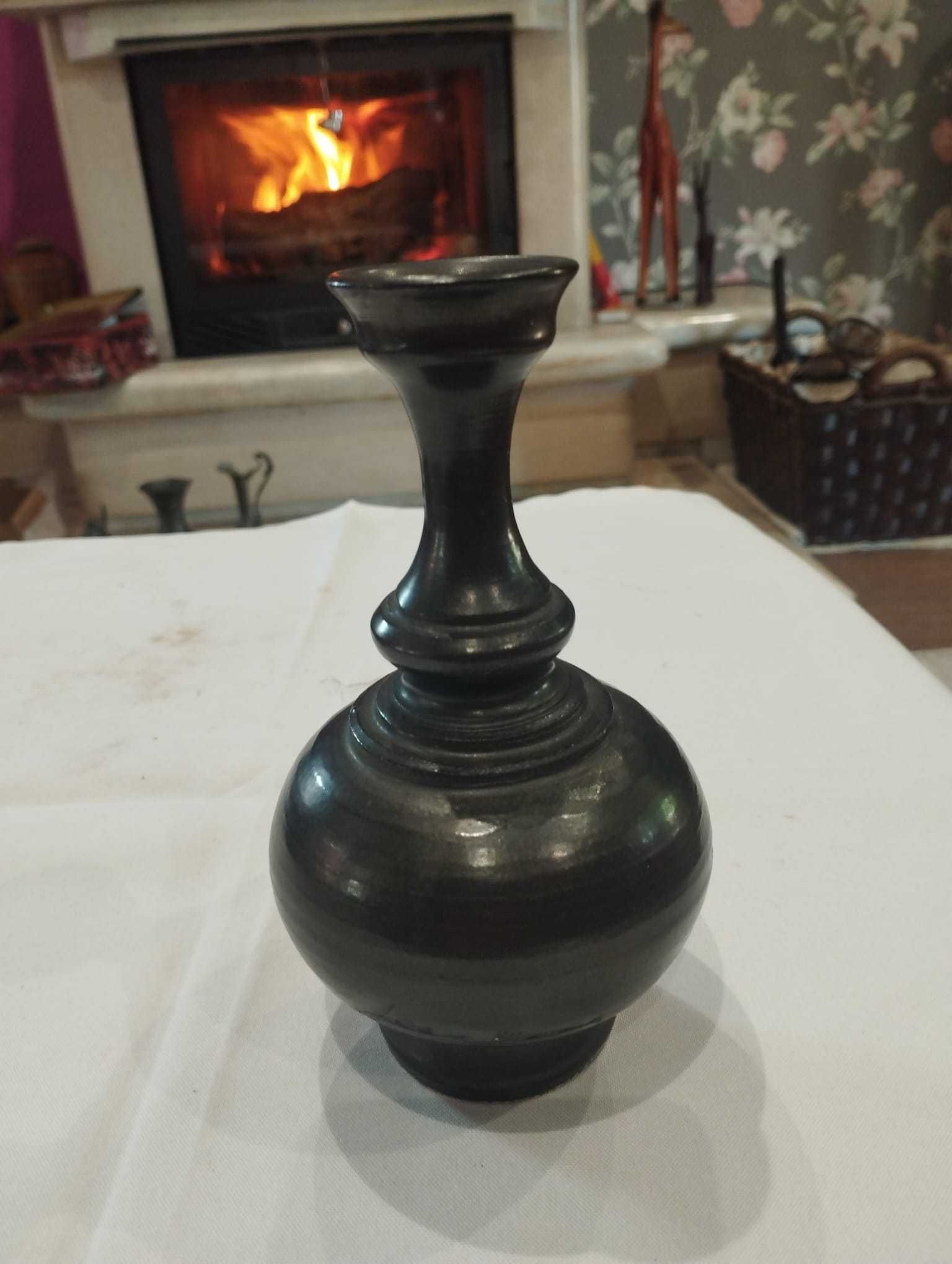 Peça ceramica assinada por Jean Marais