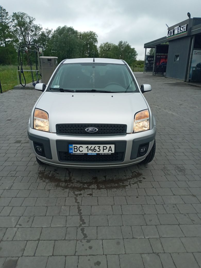 Продам FORD у доброму стані.