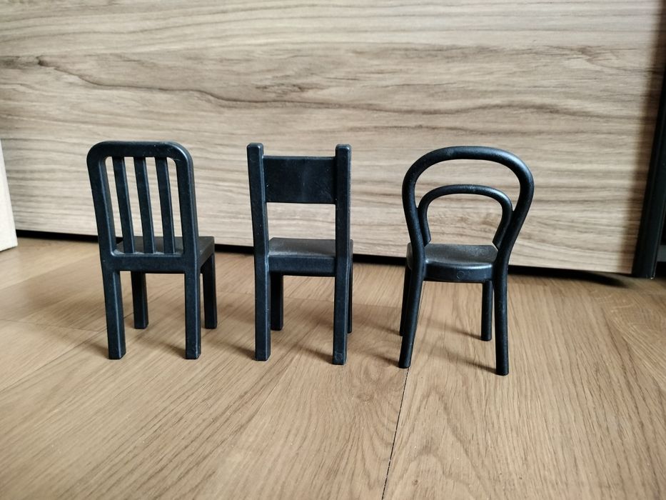 Wieszaki plastikowe krzesełka