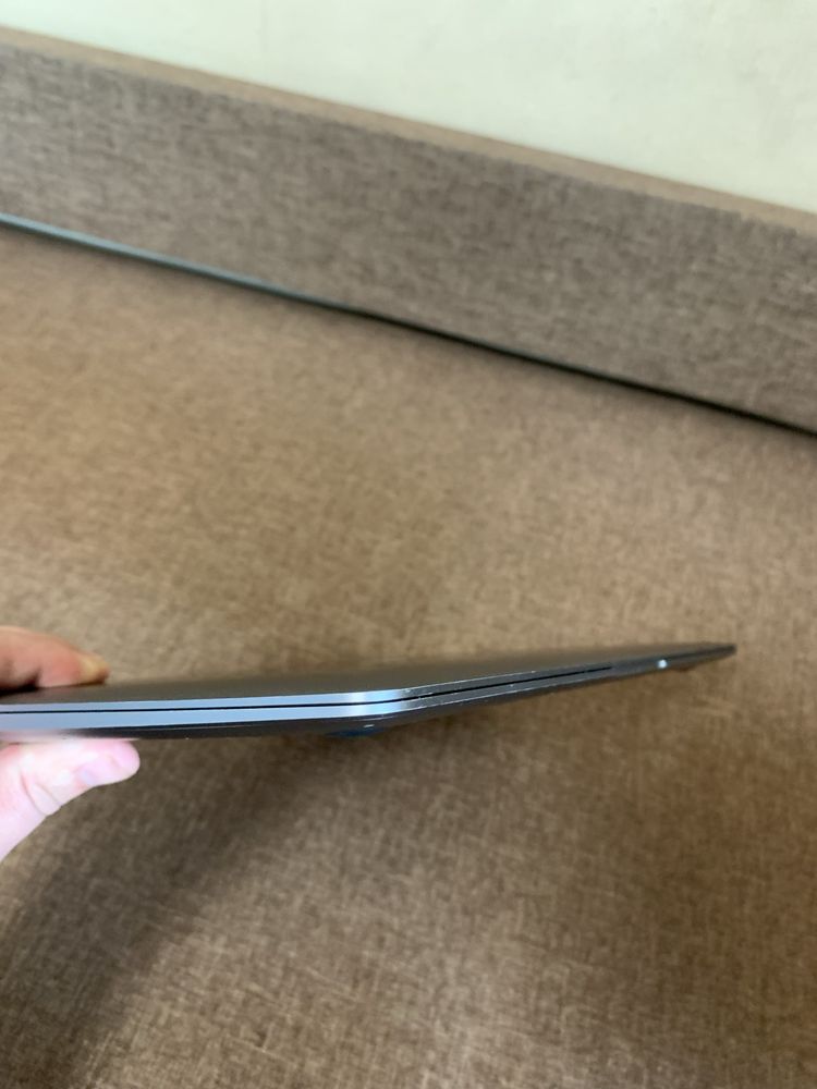 Макбук Apple MacBook Air 13" M1 8/256GB 2020