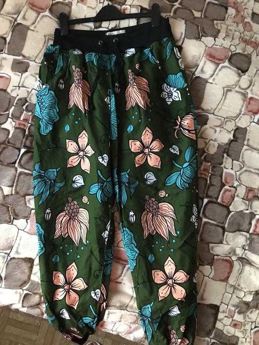 Стильные яркие штаны