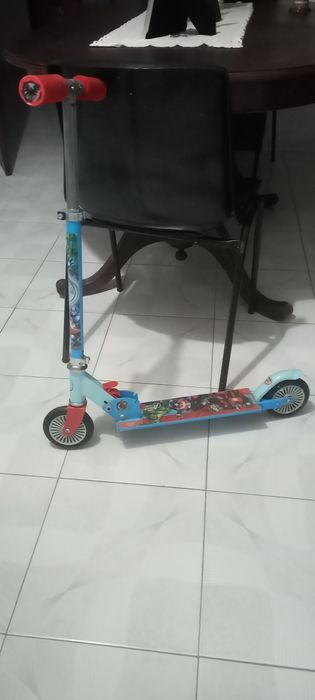 Trotinete de crianca da Marvel