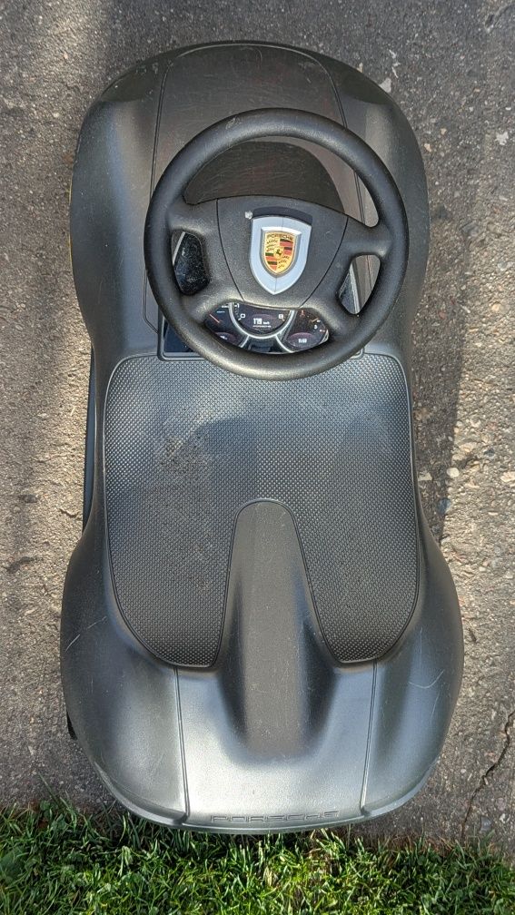 Autko , jeździk Porsche