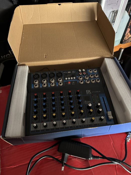 Mesa de mistura 8 canais EK KT-08UP