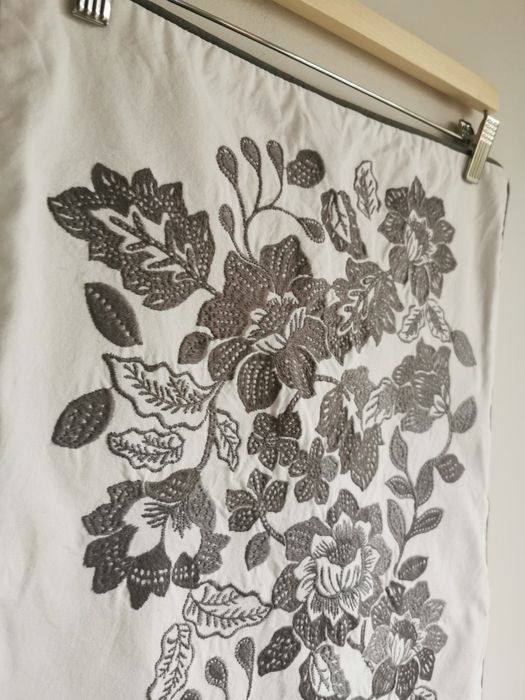 Ikea Skuggnava poszewka na poduszkę minimalistyczna szara jasna kwiaty