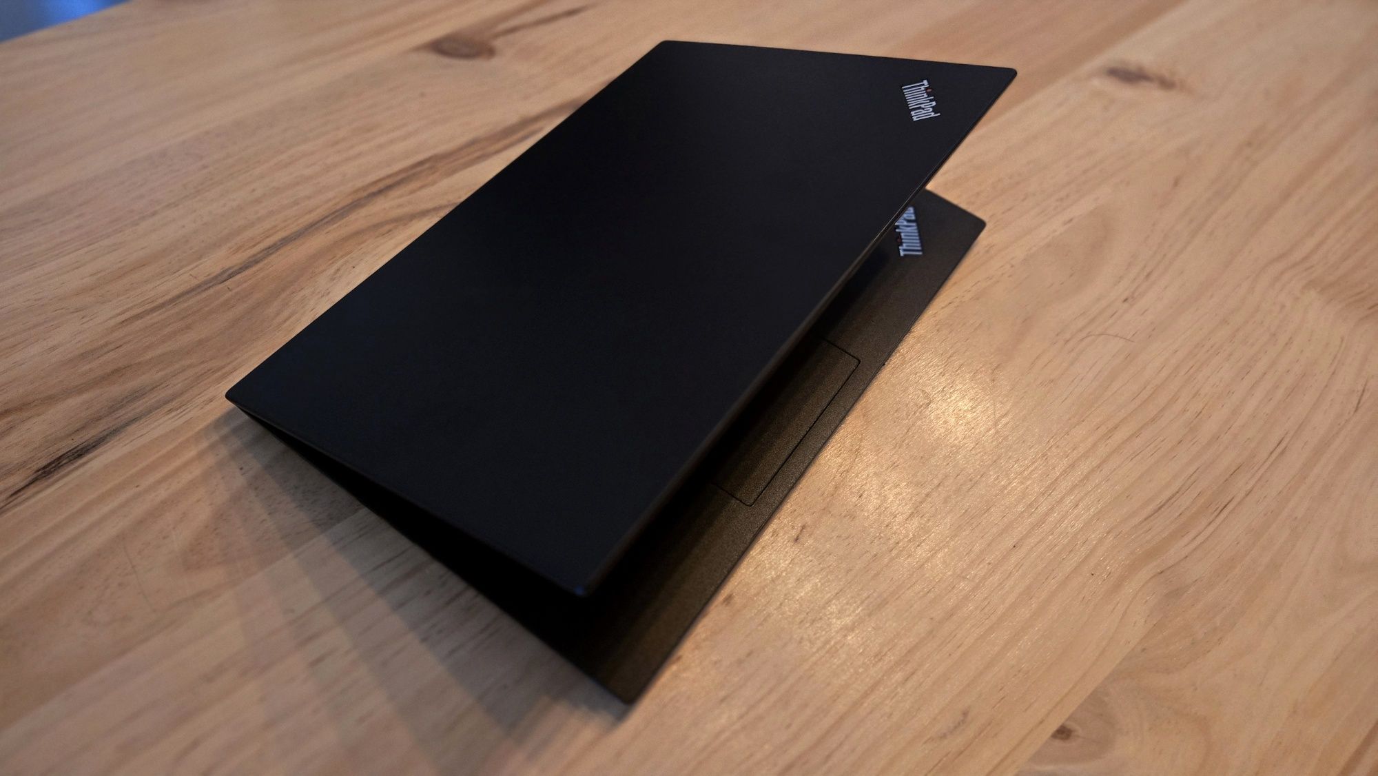 Lenovo T490s i7 8ram SSD