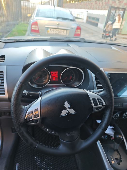 Митсубиси аутлендер