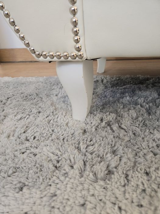 Biała dekoracyjna sofa dla dziecka