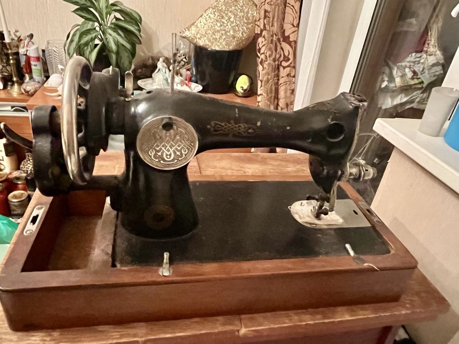 Продам ручную швейную машинку