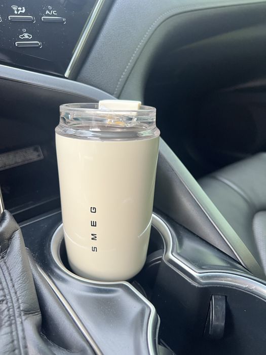 Термочашка Smeg.