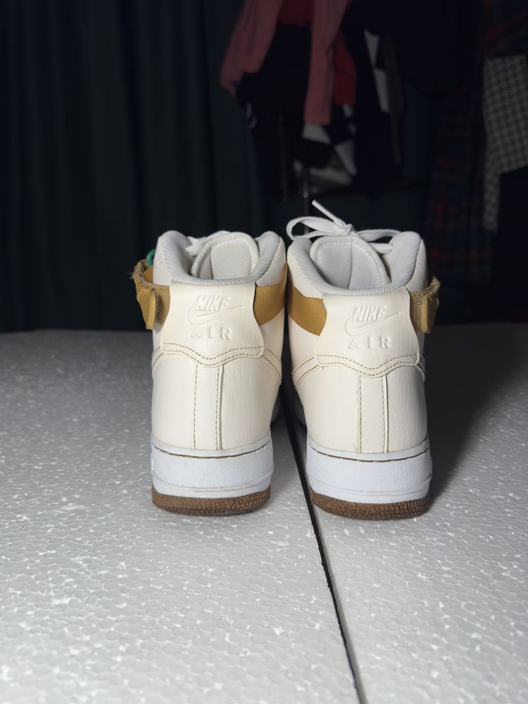 Nike Air Force 1 High’07 LV 8 EMB