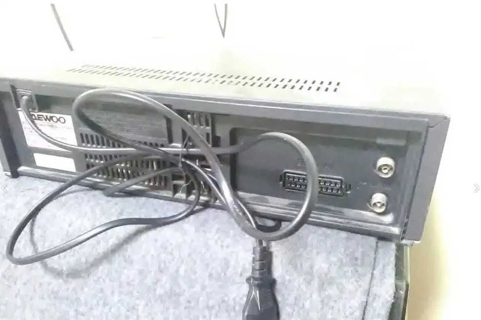 VHS видеомагнитофон Daewoo