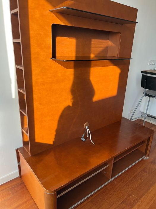 Drewniana szafka na tv