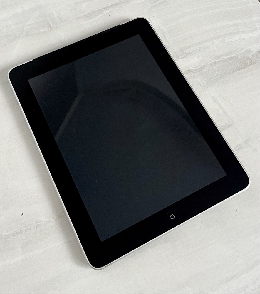 iPad 1,  Model A1337, 64 GB, Wi-Fi, Sim-карт, зарядка. Потребує ремонт