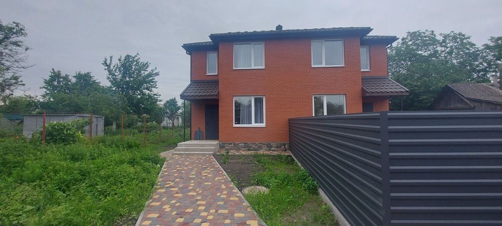 Продам частину нового будинку  на крошні.