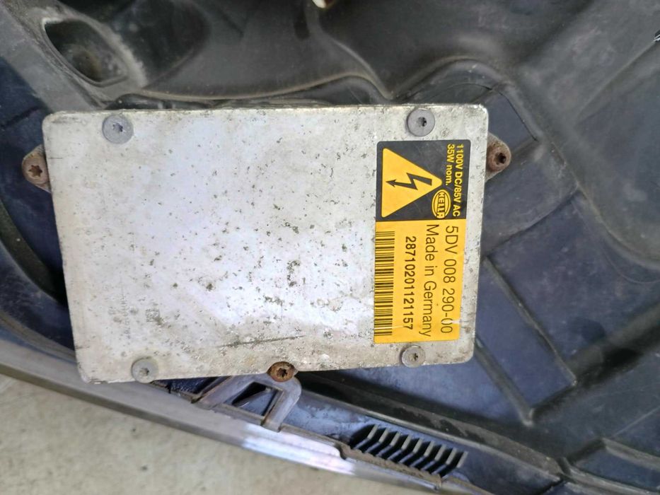 Lampa Prawy Przód Prawa Przednia Opel Astra H III Xenon