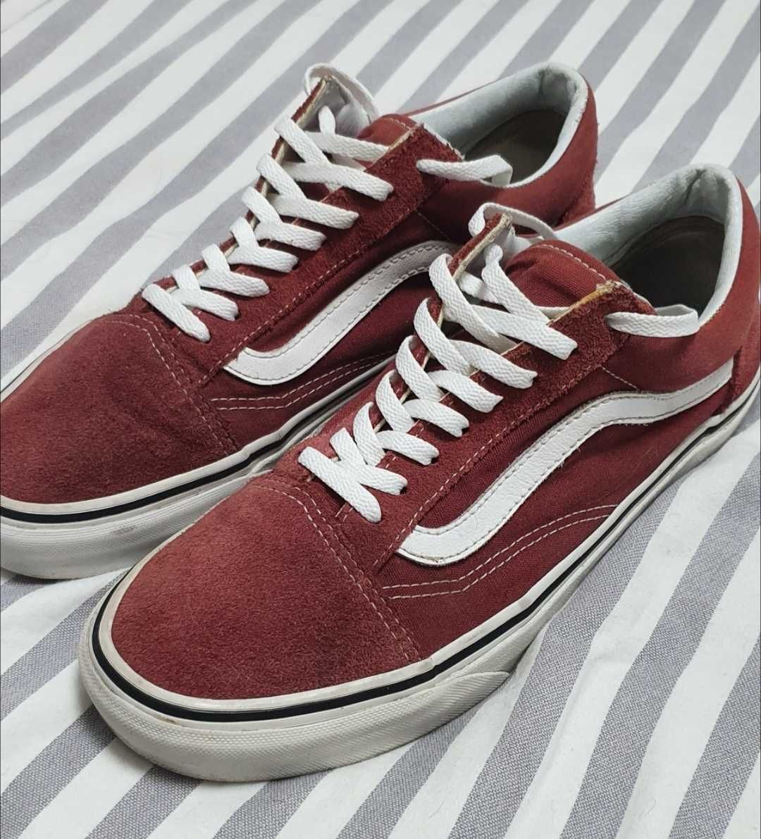 Vans praticamente novos