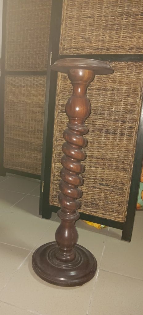 Coluna em madeira