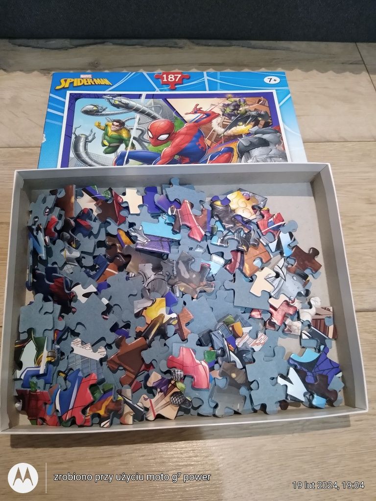 Puzzle Trefl Spider Man 187 elementów