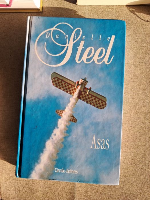 Livro romance titulo ''Asas''