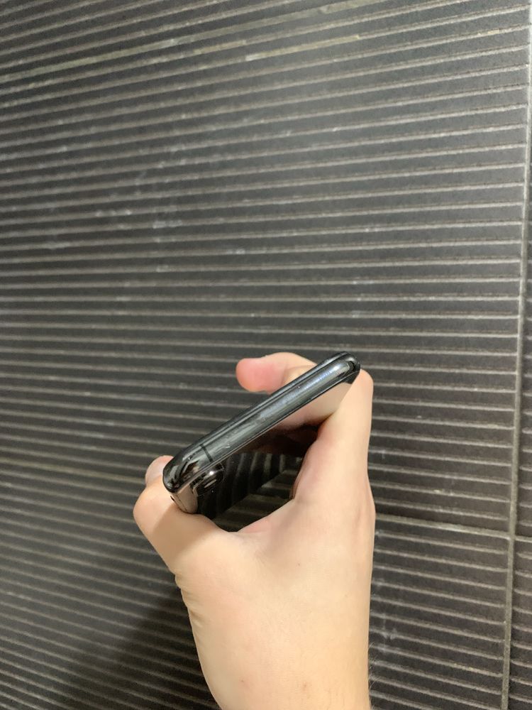 iPhone XS | 256 ГБ | Неверлок | Как новый, только без розыска