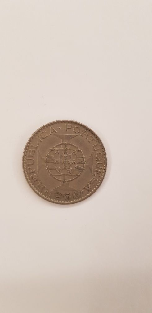 2 Moedas 10 escudos Angola