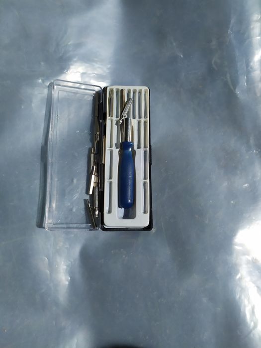 Викрутка універсальна