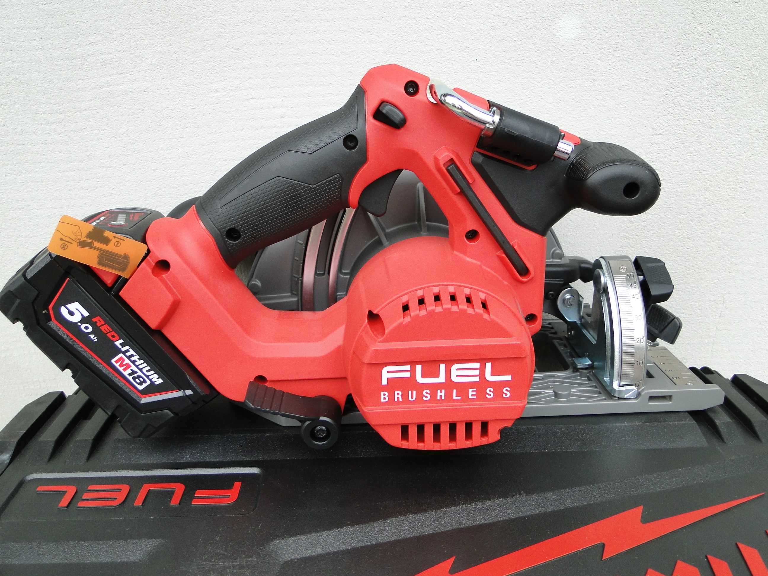 MILWAUKEE M18CCS55-502X, Pilarka tarczowa 165 mm, Zestaw, Nowa