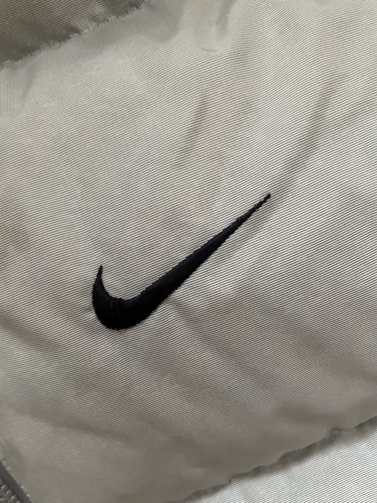 Blusão de penas da Nike