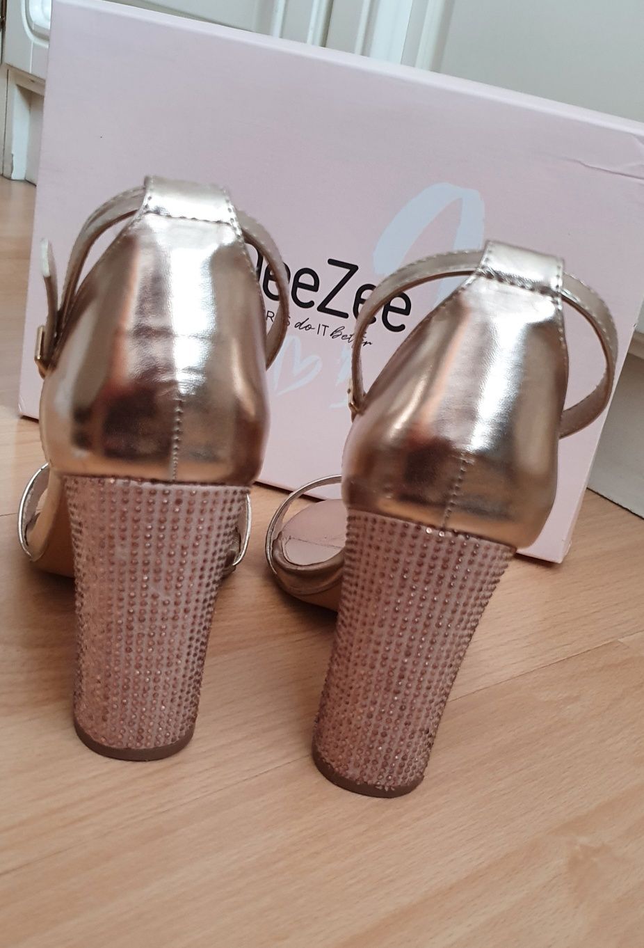 Rose Gold sandałki na słupku (10 cm) w cekiny, DeeZee rozmiar 38 (24.3