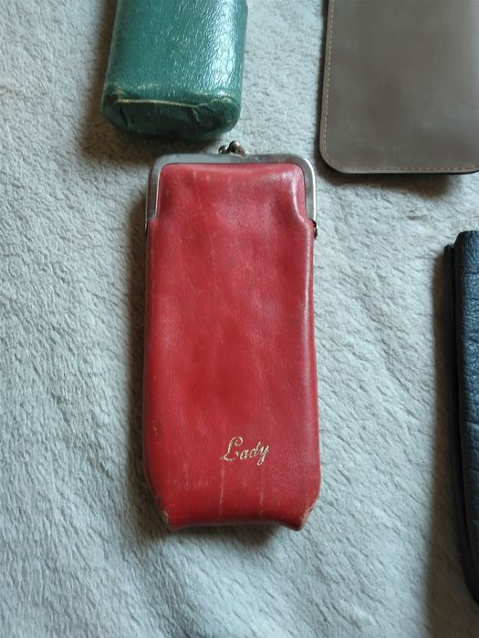 Stare etui na okulary pokrowiec i okulary