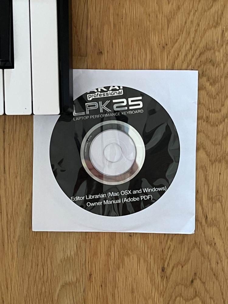 AKAI LPK 25 midi kontroler