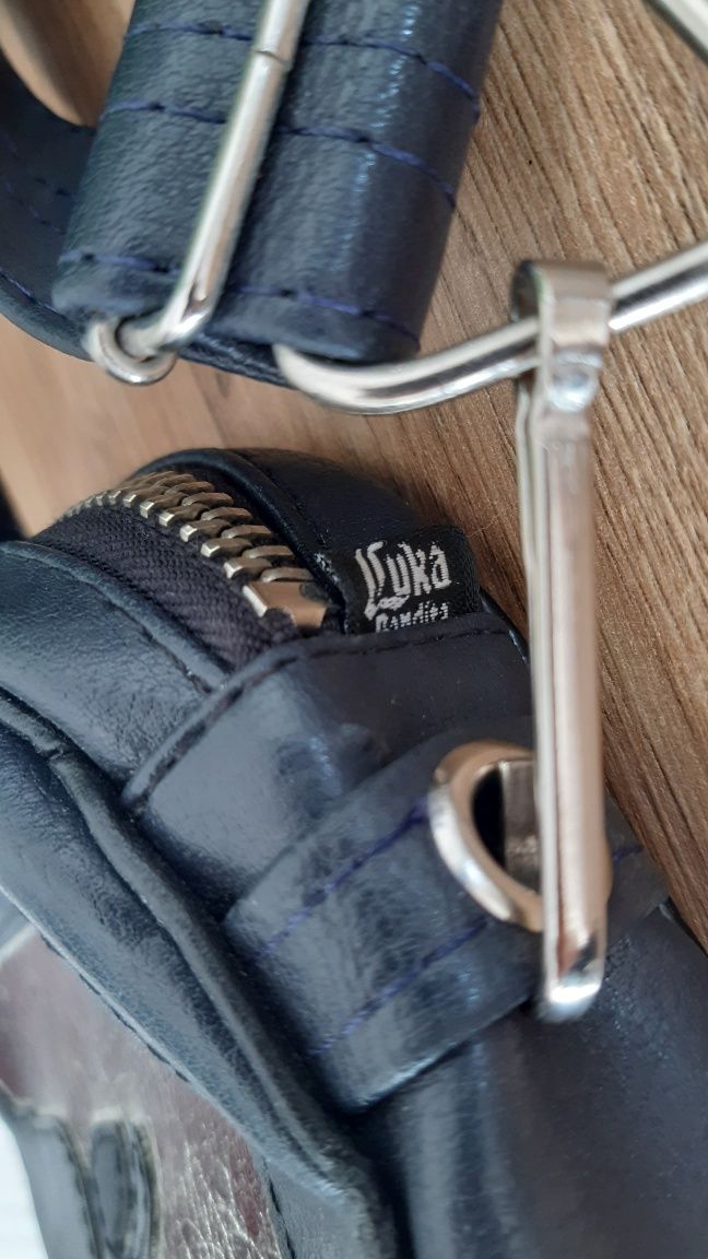 Torebka streetwearowa Luka Bandita czarna srebrny pistolet