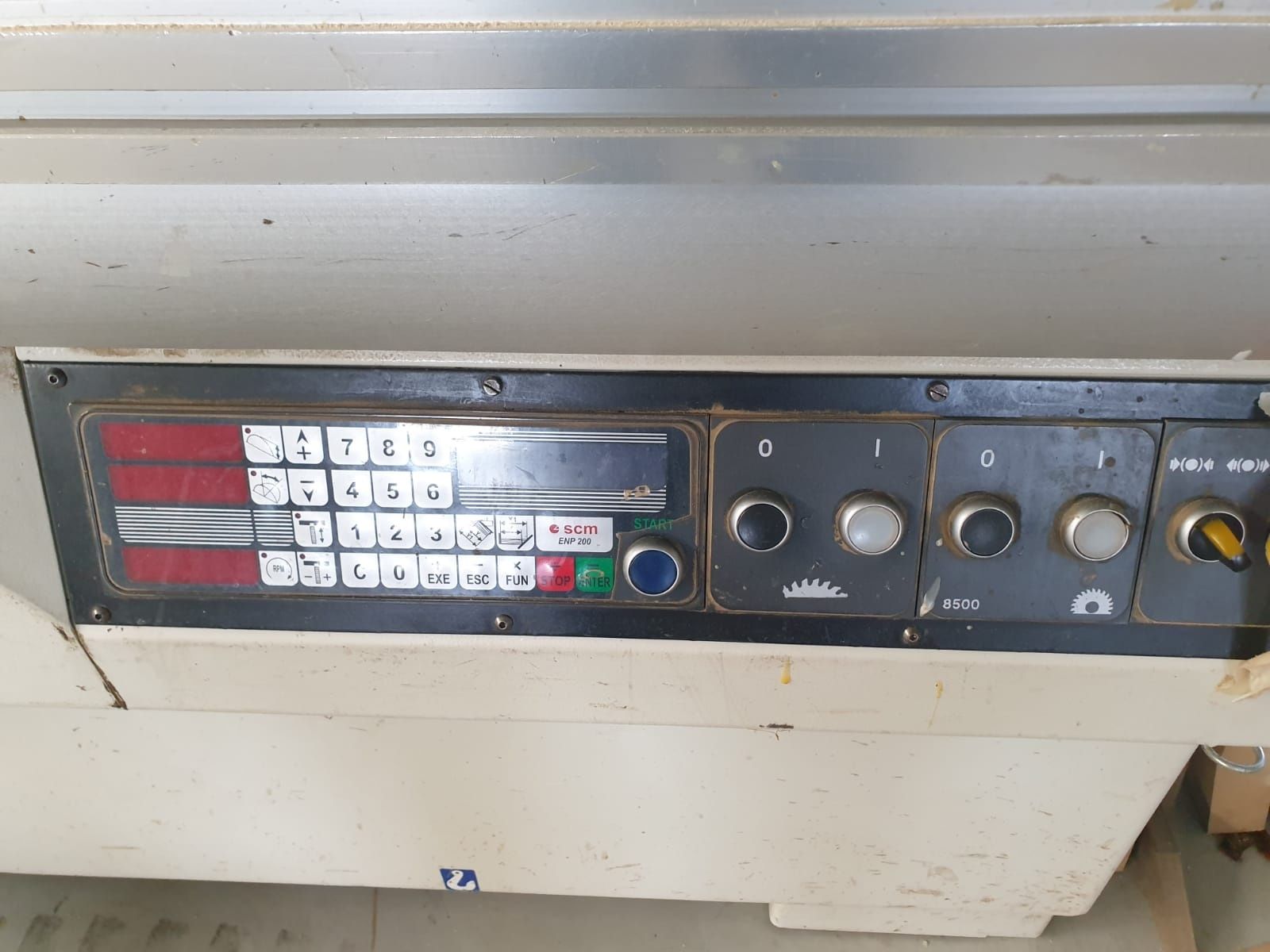Esquadrejadora SCM