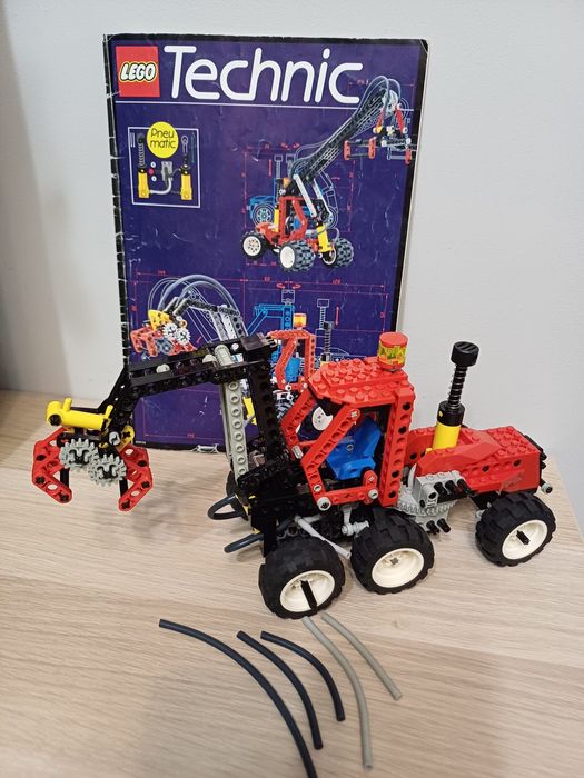 LEGO 8443 Technic Pneumatyczny Traktor leśny