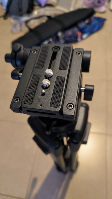 Tripé Neewer profissional novo