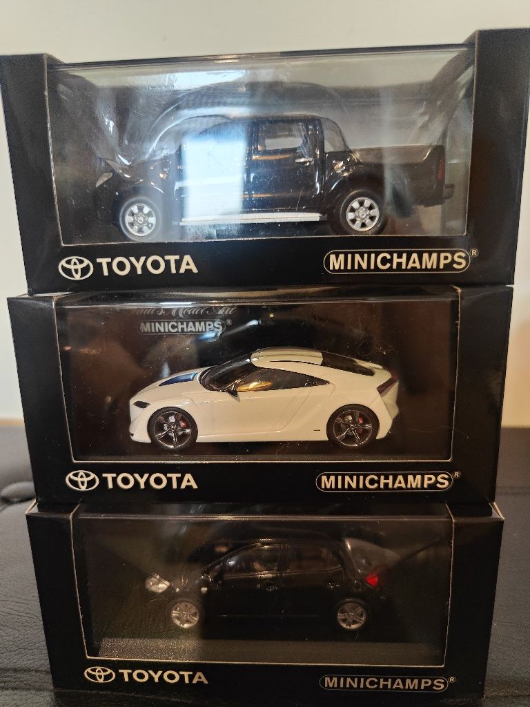 Vendo miniaturas minichamps Toyota