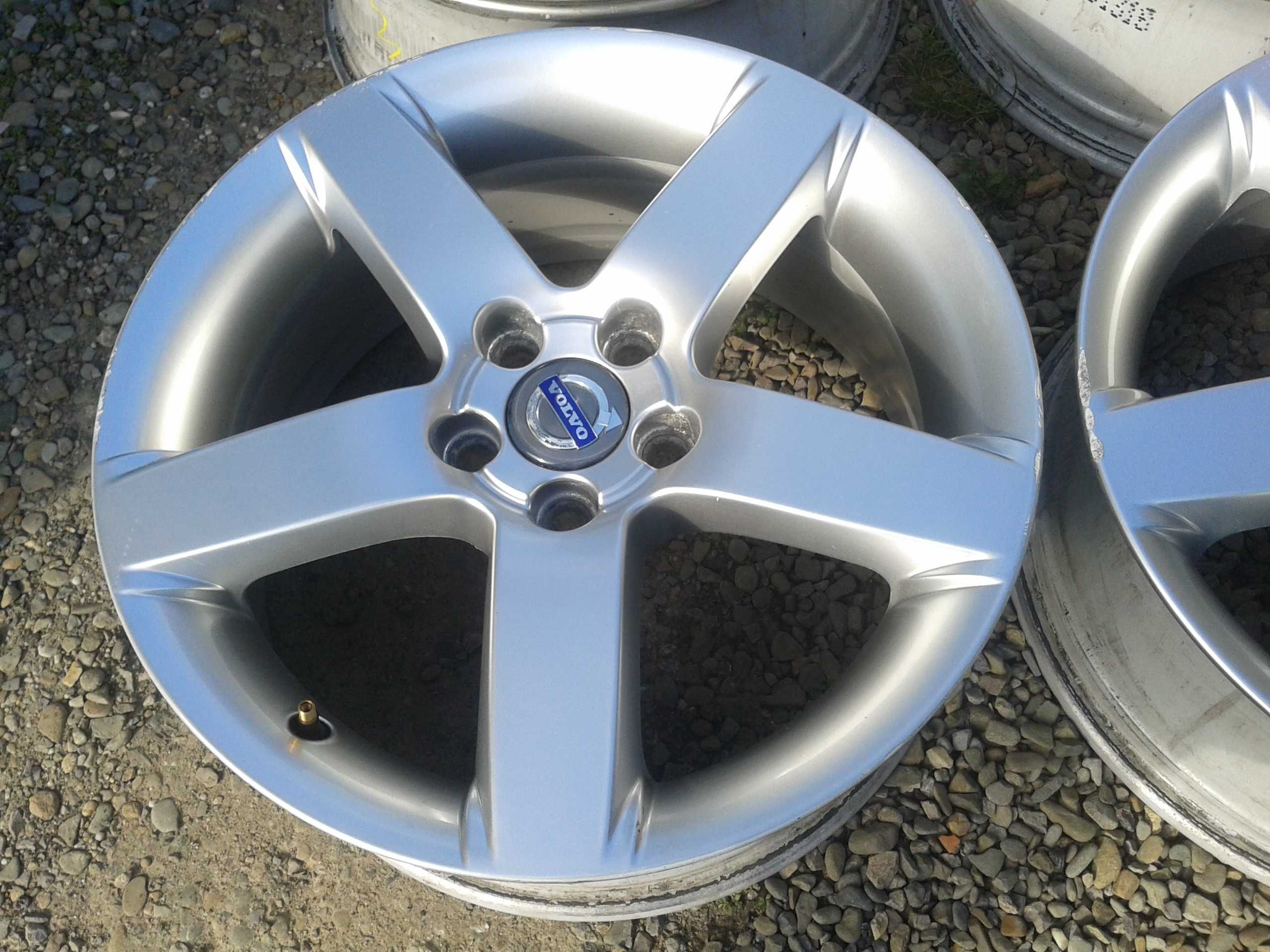 oryginalne r17 felgi volvo s40 s60 v40 v50 v60 v70 xc60 xc70 xc40 c30