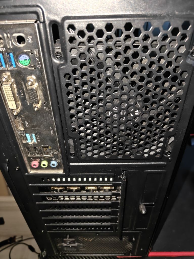 Komputer i5 9600k rtx 2060 super + monitor