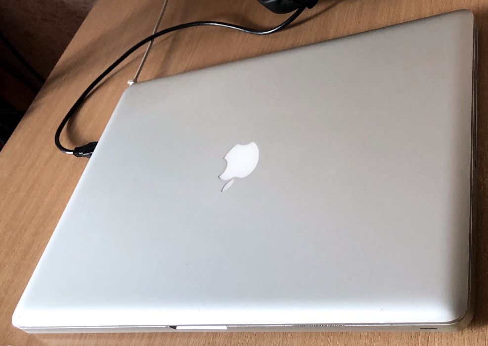 Macbook Pro Late 2011 17" [Maxed Out]: i7 2,4GHz/16GB/1tb A1290