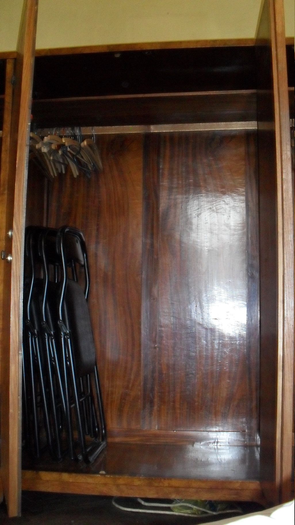 Szafa drewniana kalwaryjska z lat 40- tych