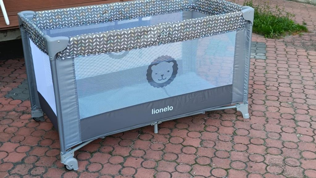 Łóżeczko turystyczne z możliwością kołyski