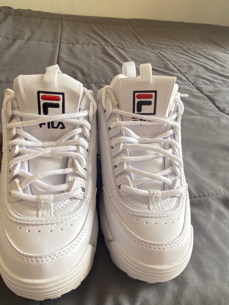 Tenis Fila branco novo