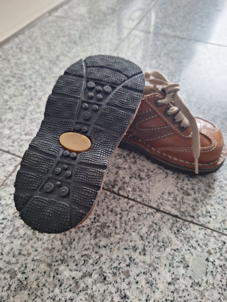 Sapatos bebé novos