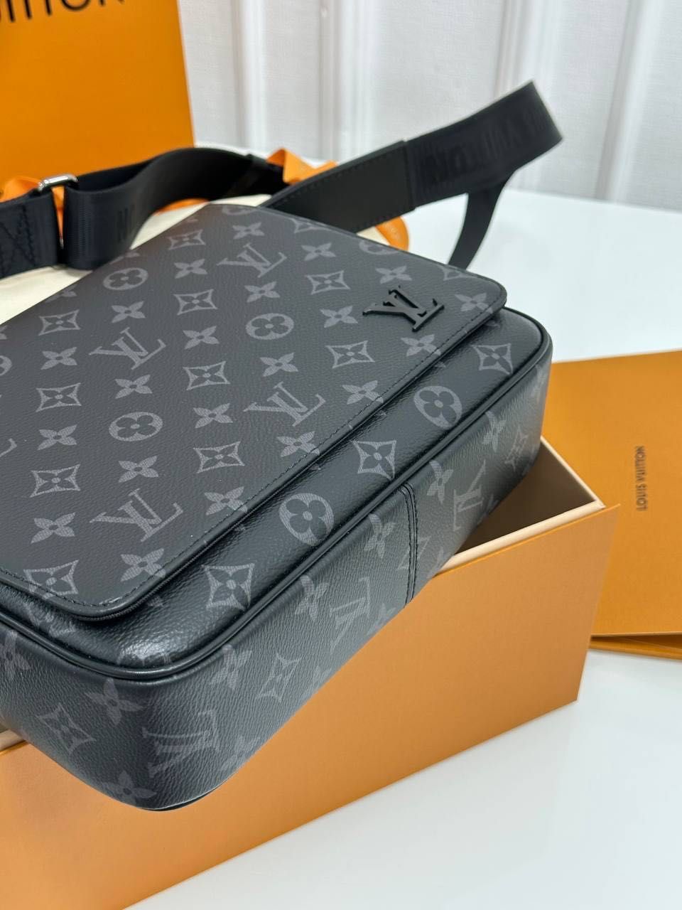 Чоловіча сумка ЛВ Луї Вітон Louis Vuitton слінг шкіряна