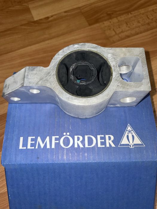 Сайленблок важеля підвіски 3476201 LEMFORDER