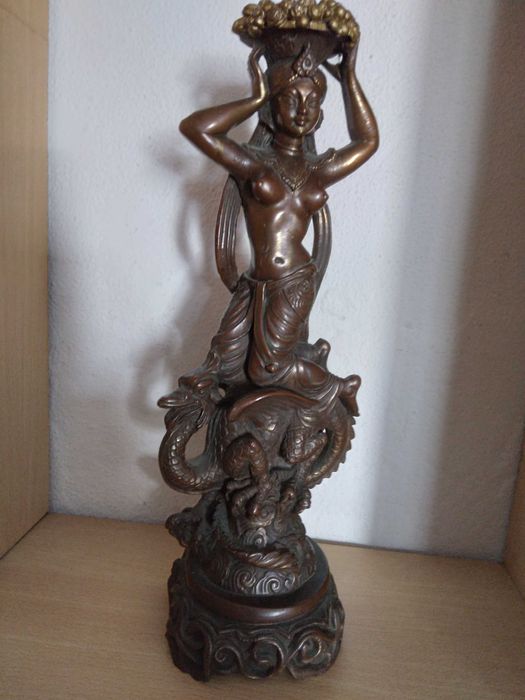 Schiva, deusa indu, em resina pintada, a imitar o bronze