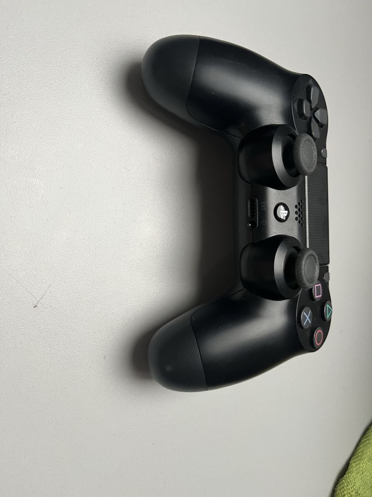 pad do ps4 czarny