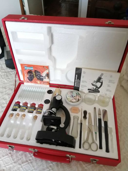 Microscópio com Mala e Acessórios (Vintage)