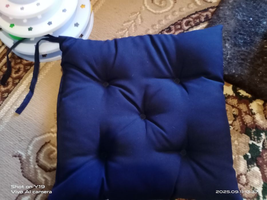 Когтеточка, игрушки,подушка, расчёски для кота